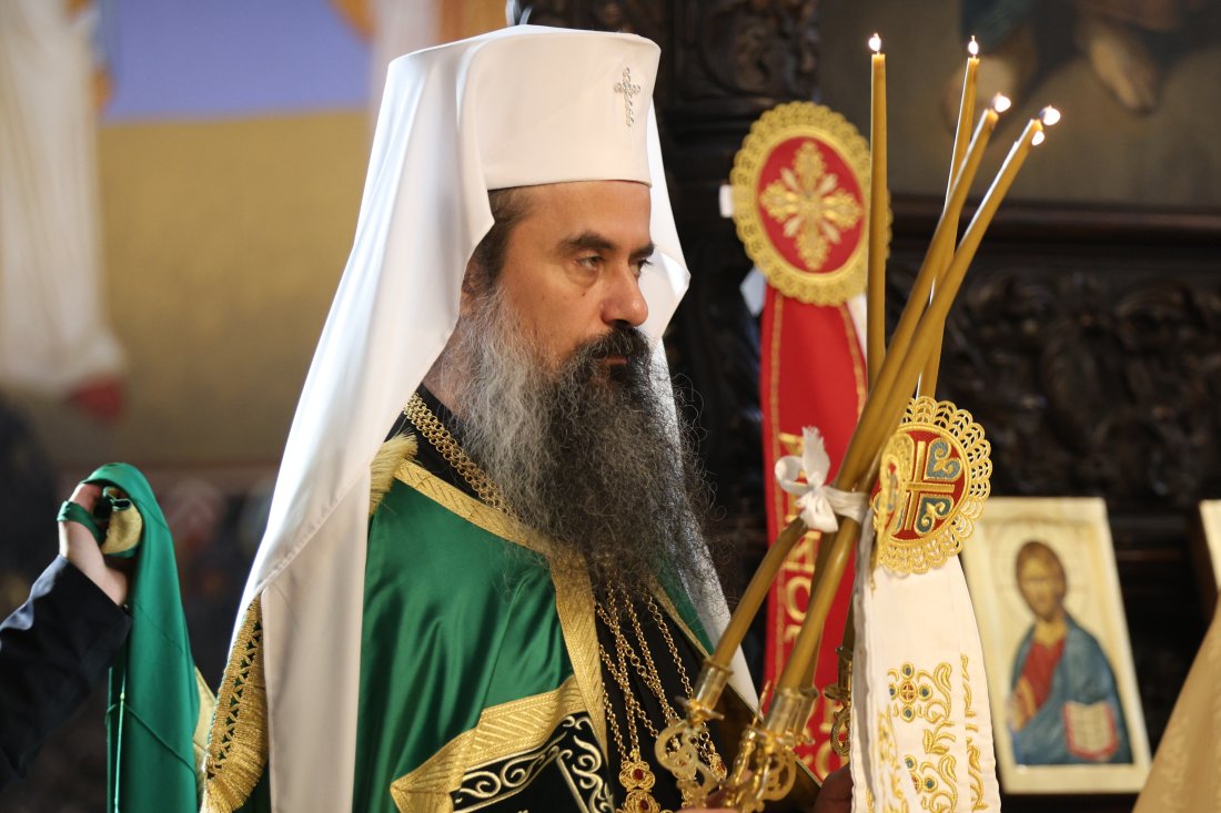 Тържествена литургия по случай Кръстовден в храм „Свети Александър Невски“
