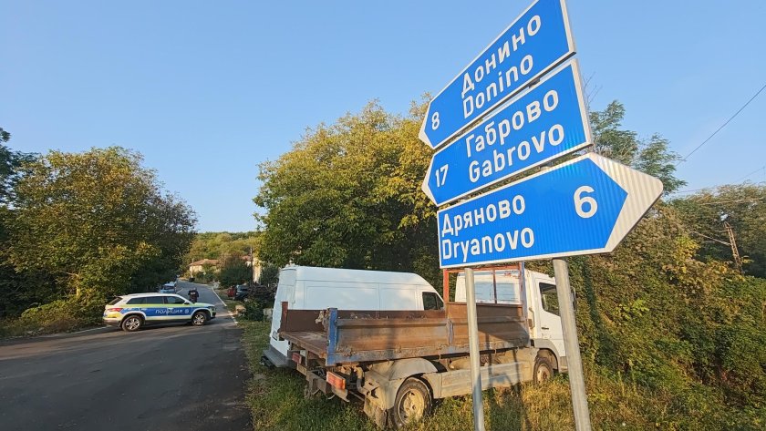 Пожарът в склада на "ЕМКО" край Горни Върпища потушен