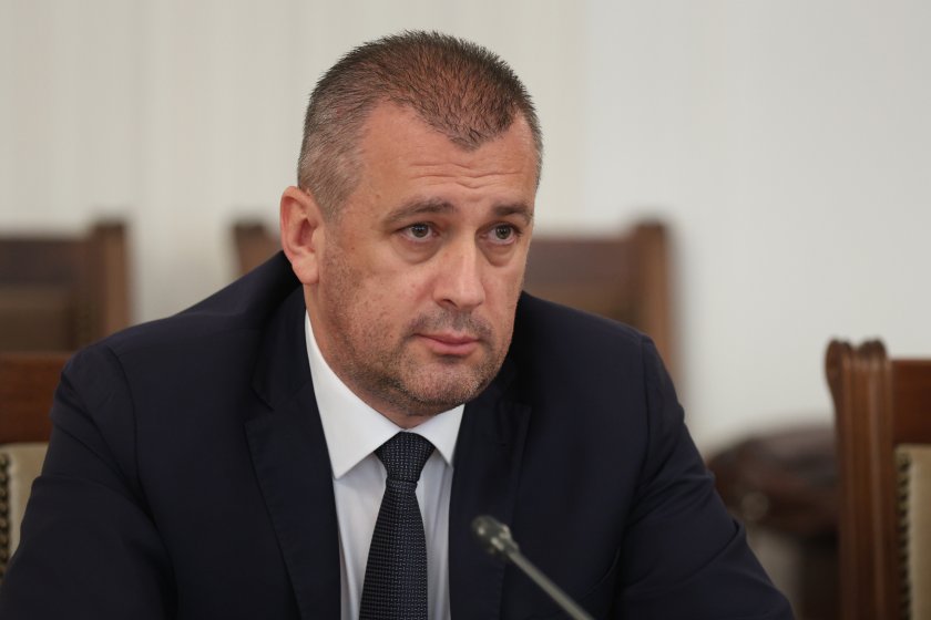 Министър Георги Пеев: Няма военни самолети на българските летища