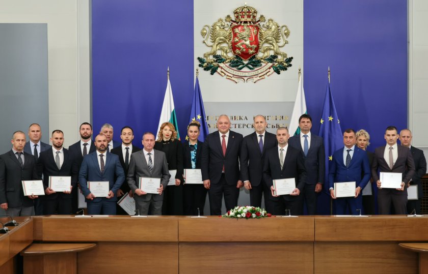 Премиерът Радев отличи 15 служители на МВР за професионални постижения