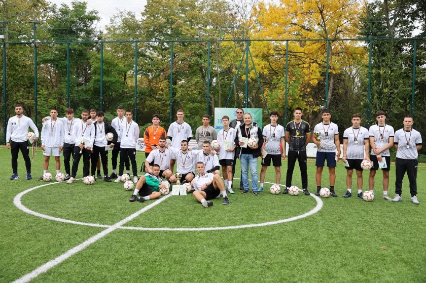 единадесетият младежки футболен турнир купата bdquoбмф порт бургасldquo проведе октомври