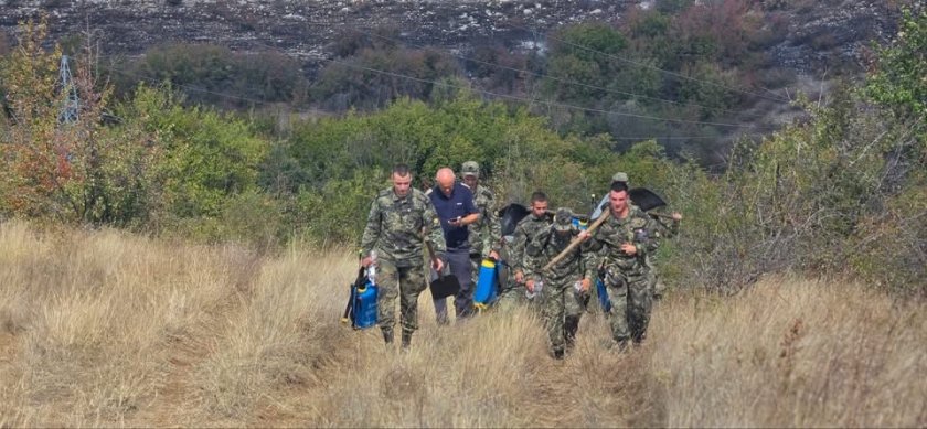 Курсанти от Националния военен университет гасиха пожар край Беляковец