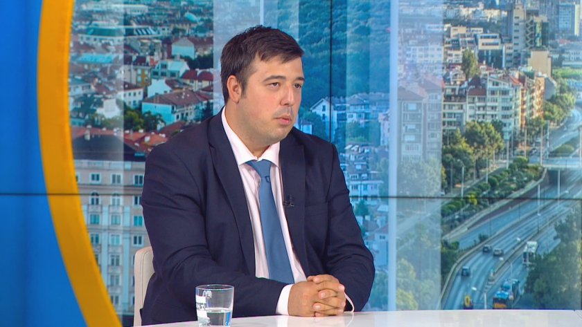 Цветомир Николов за цените на горивата: Кутията на Пандора се отваря, ако тръгне да се сваля ДДС и акциз