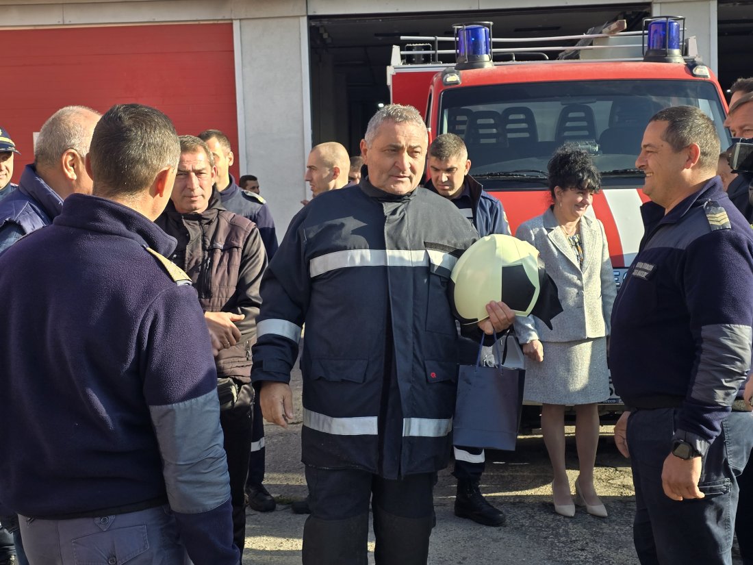Началникът на пожарната в Добрич излезе в пенсия след 29 години служба