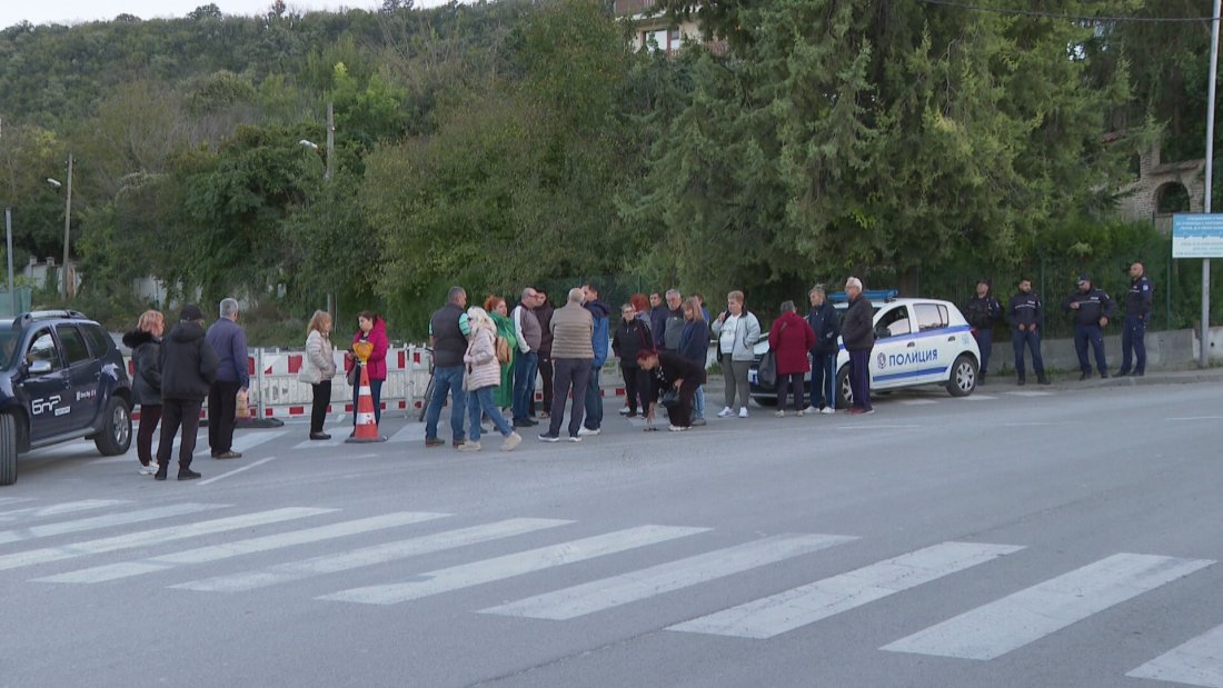 Протест в Аспарухово заради активизирало се свлачище