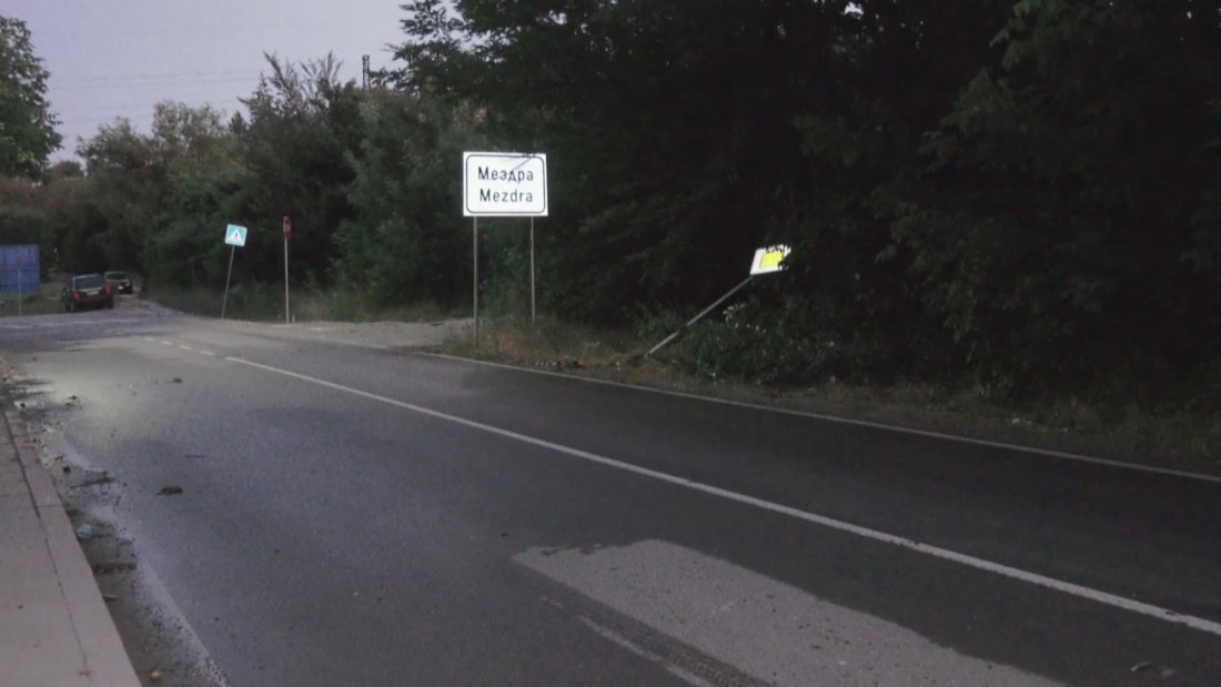 Оставиха в ареста обвиняемия за катастрофата в Мездра, при която загинаха двама младежи
