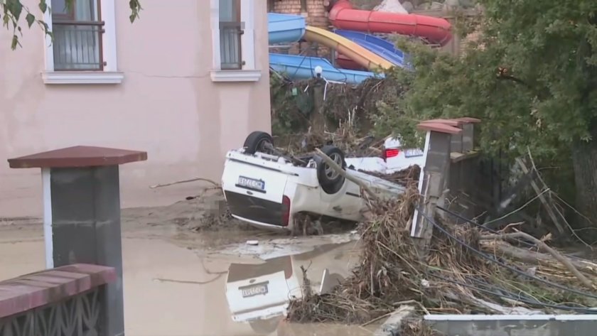 Година след потопа в „Елените“: Хората без ток и вода