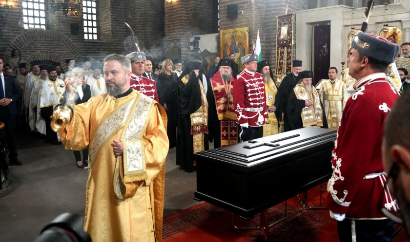 В "Света София" полагат тленните останки на българския цар Самуил в мраморния саркофаг