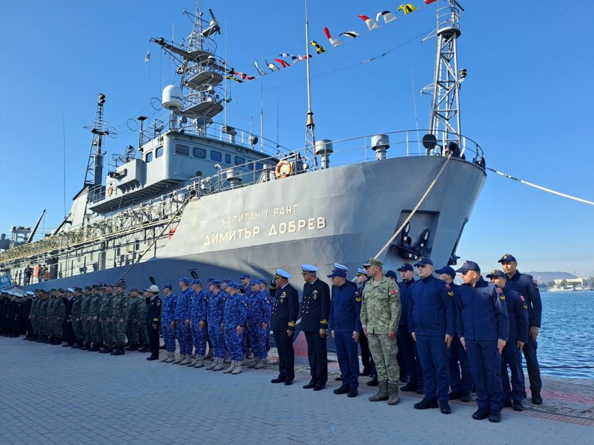 Кораби ще търсят мини в Черно море до 18 октомври