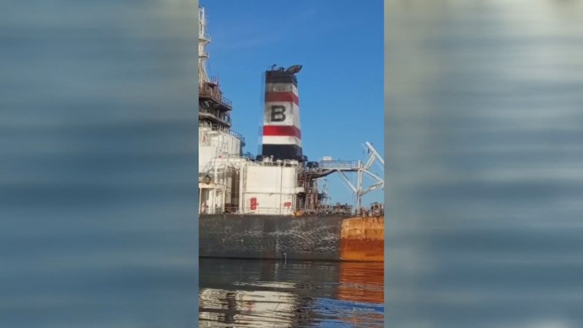 Корабът "Емил" вече е извън български води