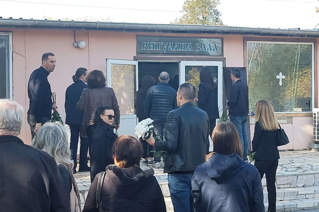Спортни деятели и общественици в Ямбол се простиха със заслужилия треньор по лека атлетика Йордан Атанасов