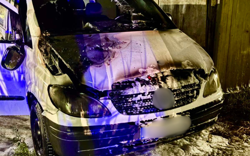 Подпалени автомобили на ДПС в Търговище предизвикаха обществено недоволство