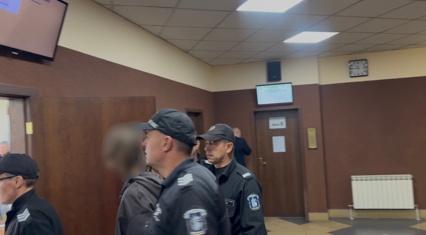 14-годишно момче остава в ареста за убийството на майка си