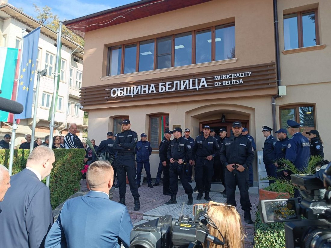 Кметът на Белица Радослав Ревански изведен с белезници