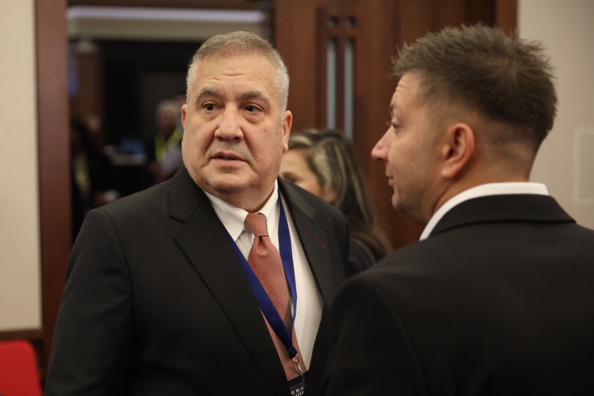 трима задържани убийството слави бинев съобщи главният секретар мвр