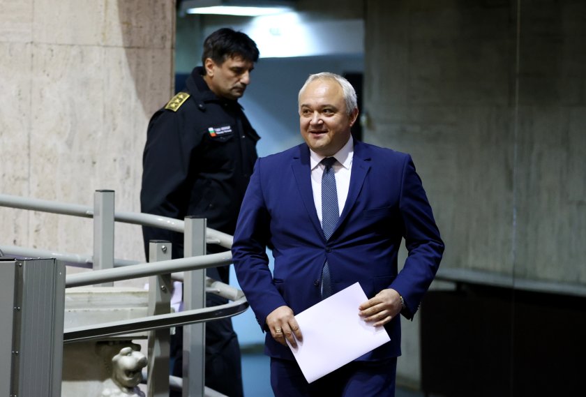 МВР: Изборите преминаха спокойно, 17 000 служители охраняваха секциите