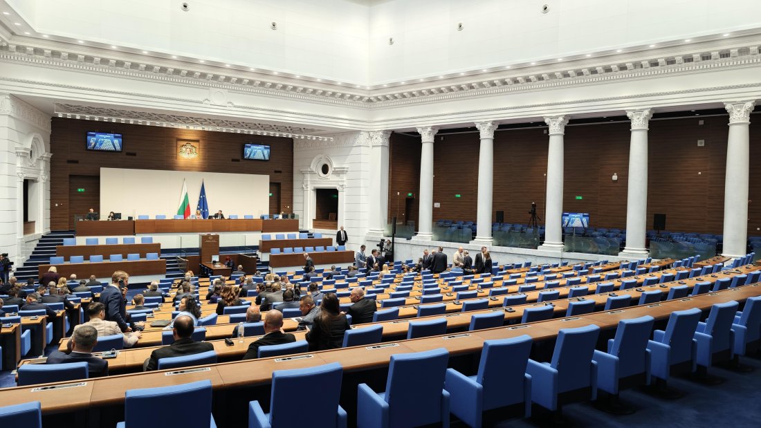 без кворум парламента нов провал извънредното заседание помилването огнян атанасов обзор