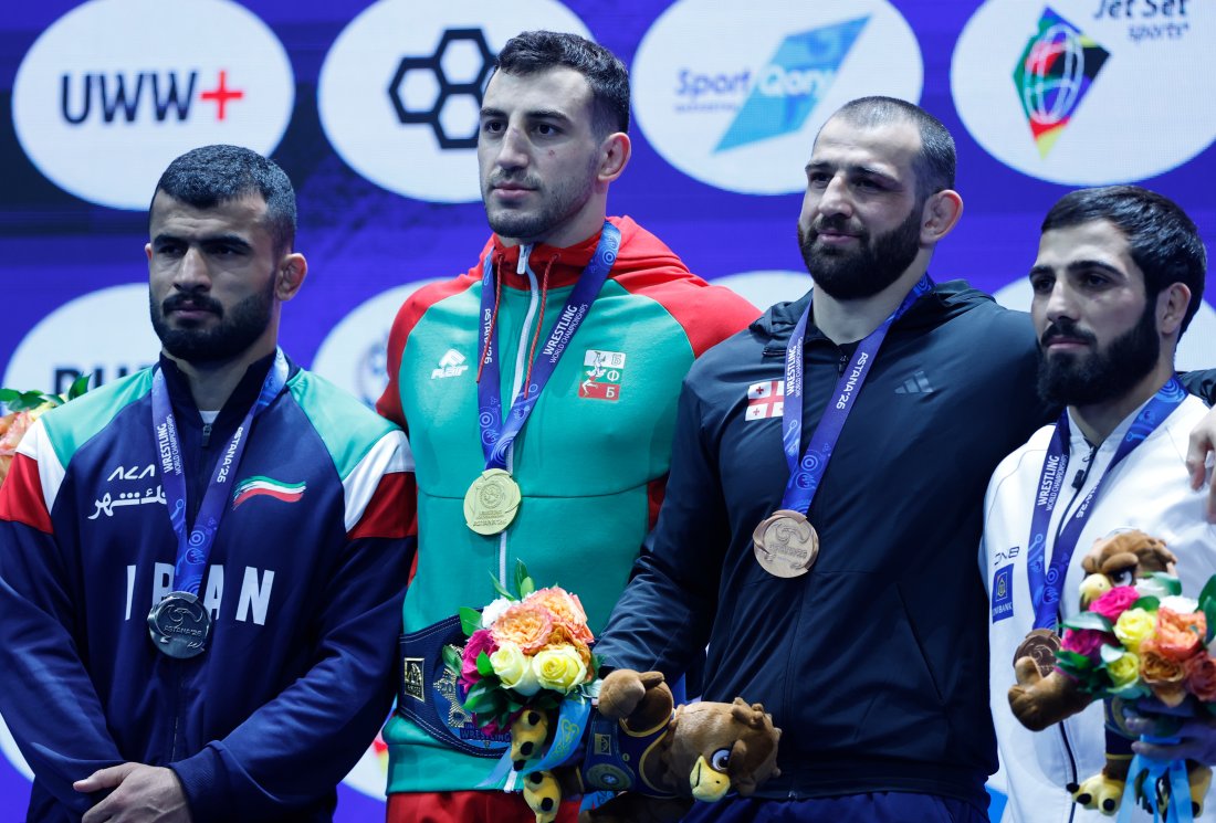 награждаване семен новиков световното първенство борба видео