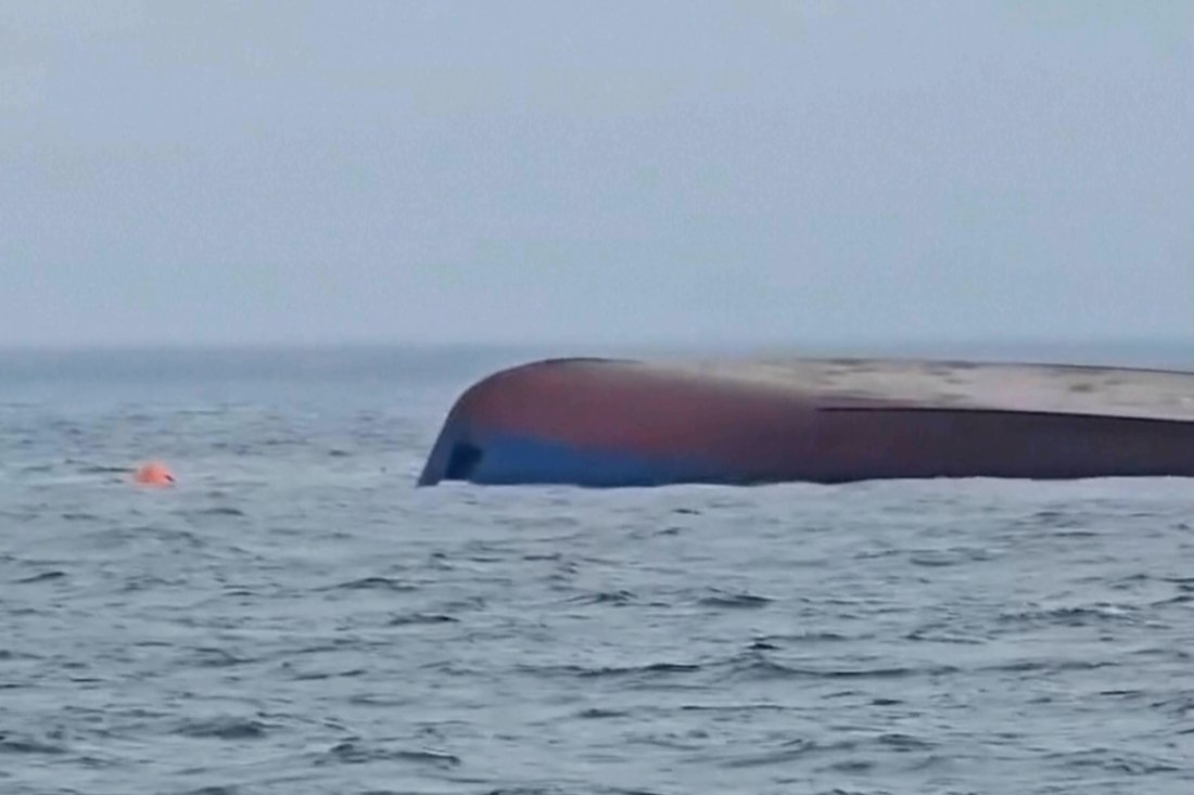 Кораб "Хорив" навлиза в български териториални води