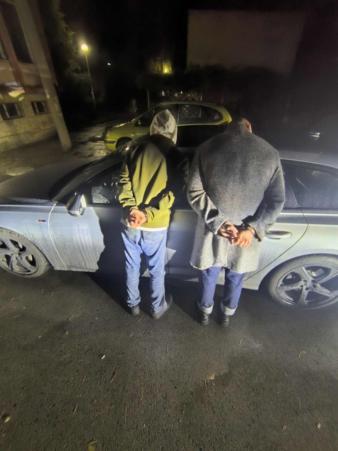Задържани двама мъже за купуване на гласове в Долни Чифлик