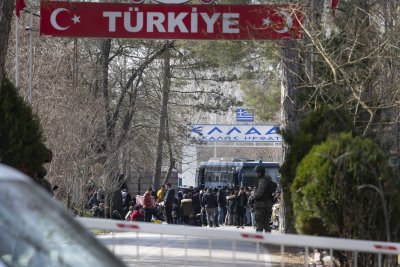 Турското външно министерство: Няма да променяме бежанската си политика