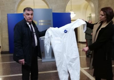 Премиерът Борисов към производители: Трябва ни непромокаемо облекло