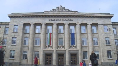 Окръжният и Административният съд в Русе спират да гледат дела за месец