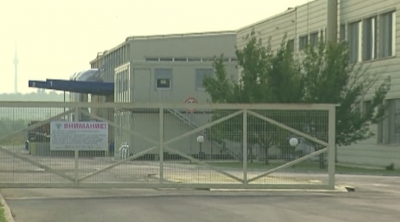 COVID-19 затваря големите заводи в страната
