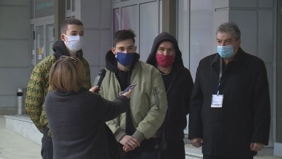 Бъдещ лекар дари 50 защитни костюма на АГ-комплекса в Русе