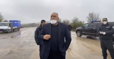 Премиерът Борисов посети летище Узунджово заради блокираните камиони на границата