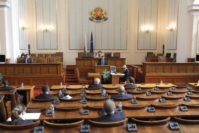 Парламентът гласува актуализацията на бюджета и промените в закона за извънредното положение