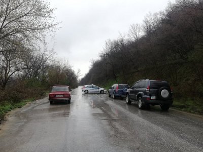 Свлачище затвори пътя Пловдив-Пещера