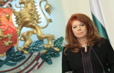 Вицепрезидентът Илияна Йотова с писмо-обръщение към българите в чужбина