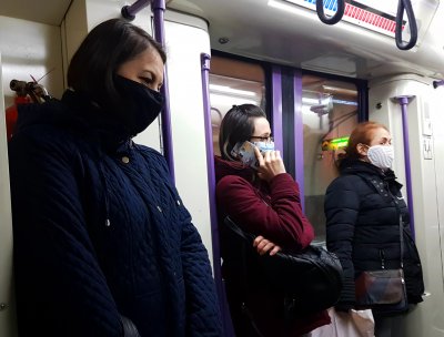 Носенето на маски на обществени места става задължително от полунощ