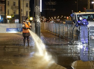 Миенето на улиците в София върви по график