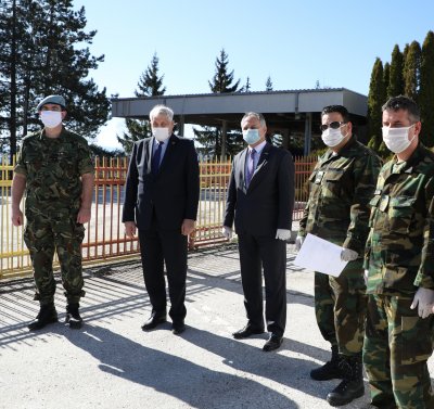 Министерството на отбраната дари предпазни облекла и маски за армията на Северна Македония