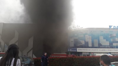 Голям пожар в квартал "Изгрев" в Бургас