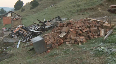 Две семейства останаха без дом след пожар в Белица