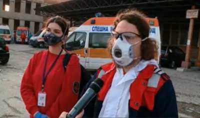 Доброволци помагат в центъра за спешна помощ в Пловдив