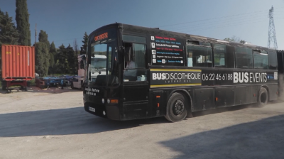 Диско автобус разведрява жителите на Марсилия