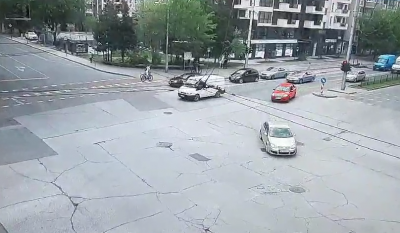 Трусът в Пловдив през обектива на уличните камери (ВИДЕО)