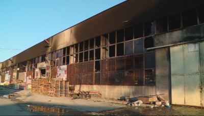 Разследващи влизат в изгорелите сладове в Пловдив