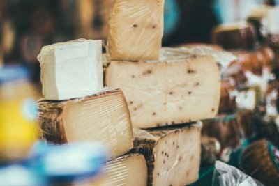 Стартира извънредна схема за помощ за складиране на различни видове сирене
