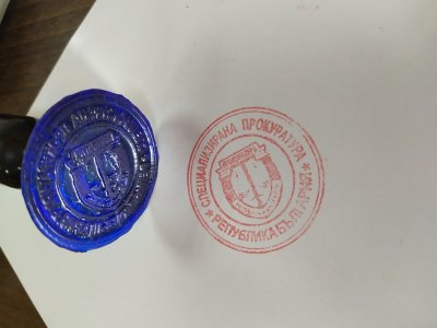 Неистински печати са намерени в офис, ползван от обвиняеми за участие в група за измами