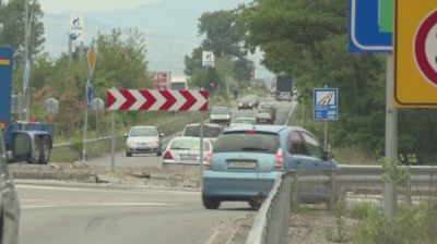 Засилва се трафикът по главен път Е-79 и магистрала Струма