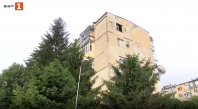 Пожарникари спасиха деца от горящ апартамент във Велико Търново