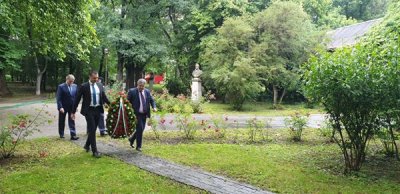 Дипломатите ни от посолството на България в Букурещ почетоха подвига на Ботев