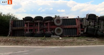Камион самокатастрофира край Павликени, шофьорът загина