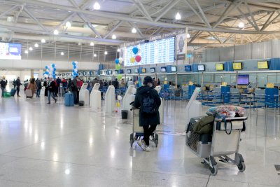 7-дневната карантина за всички пристигащи с полети в Гърция остава до 15 юни