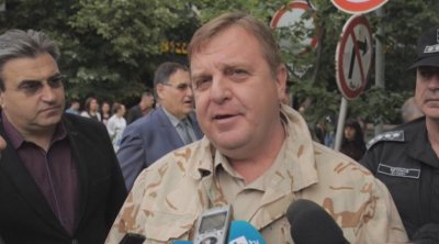 Каракачанов потвърди, че е кум на Бобоков, но отрече нерегламентирани отношения с него